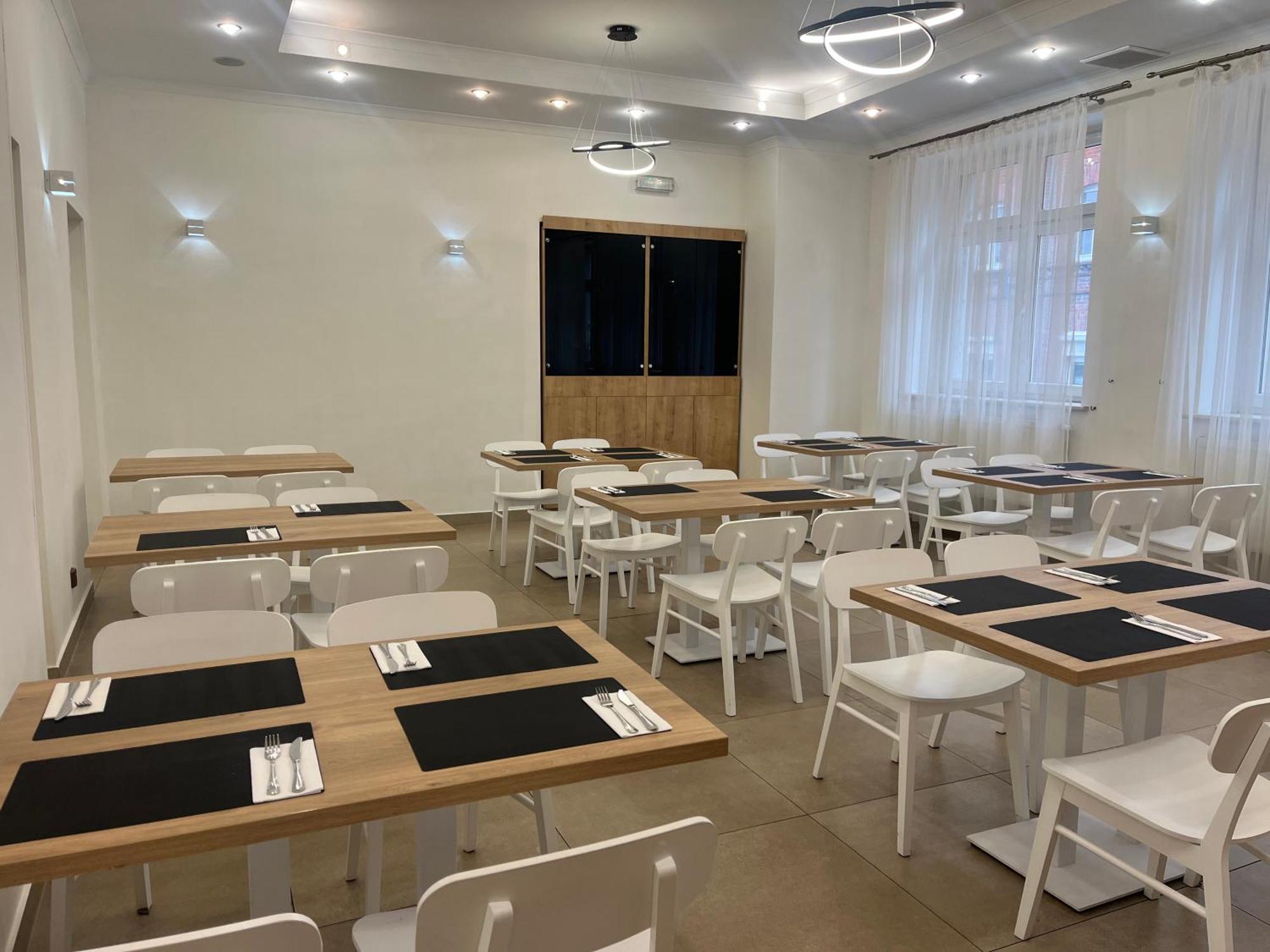 多姆珀罗尼酒店 奥斯特罗达 外观 照片
